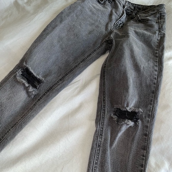 Distressed Faded Black Wild Fable Jeans - Picture 10 of 10